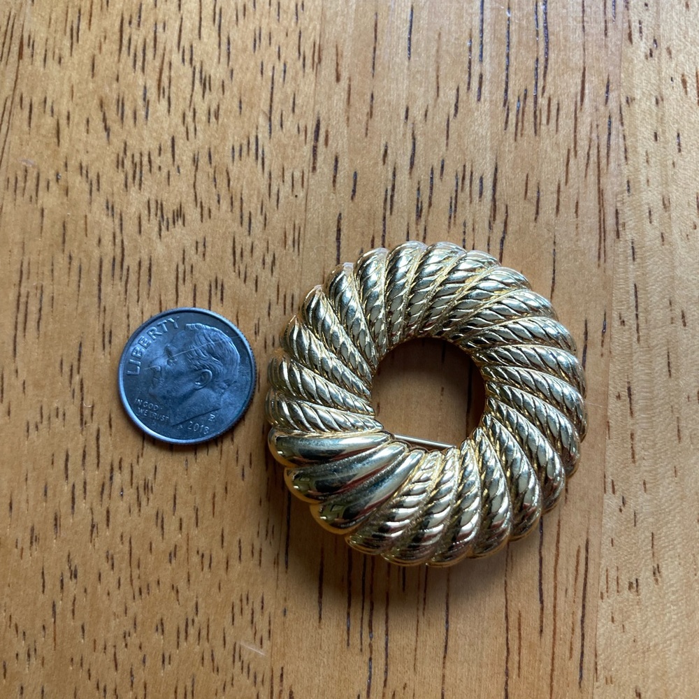 Vintage Monet brooch